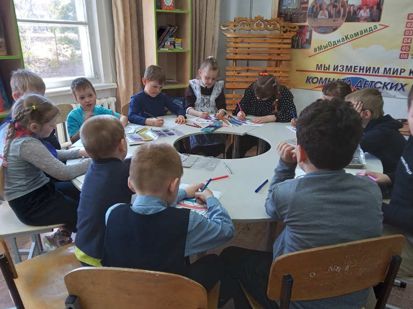 В канун Светлой Пасхи, с целью духовно-нравственного воспитания, юные Орлята России посетили комнату детских инициатив..